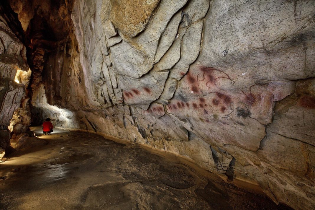 La Cueva De El Castillo En El Documental Estadounidense The History