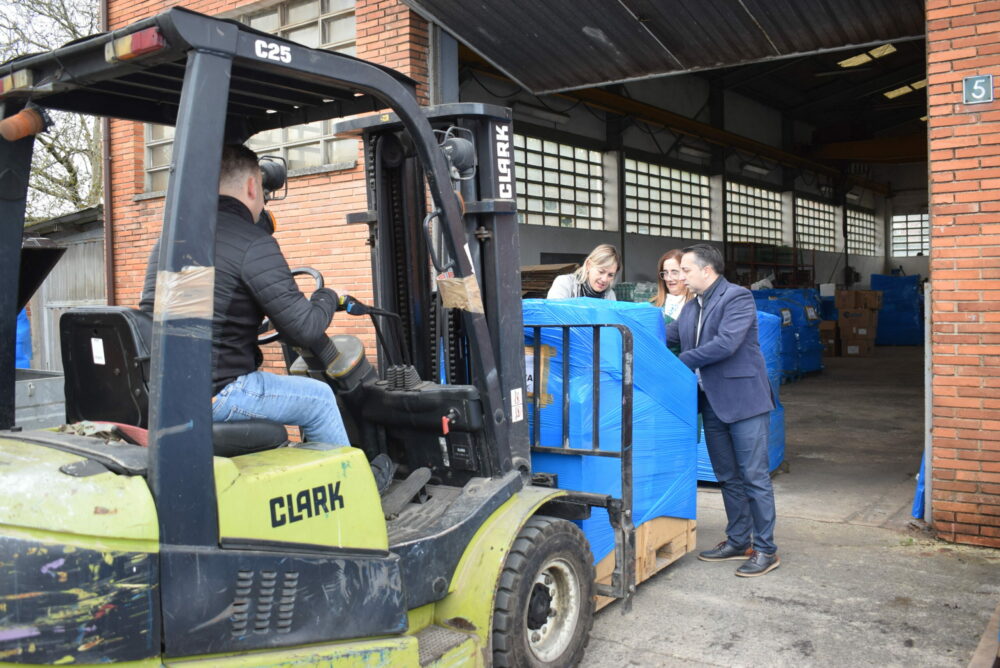 Piélagos sends 2 trucks with 39 pallets with milk, diapers, sanitary pads, cleaning and hygiene products to Valencia